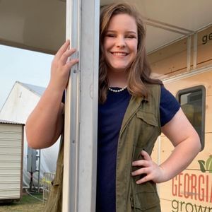 Meet your Posher, Elise